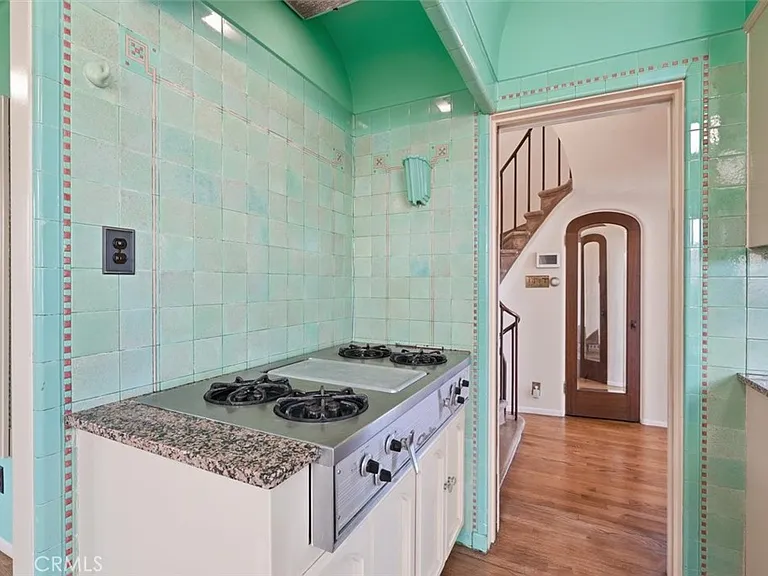 1602 The Strand — Photo 36