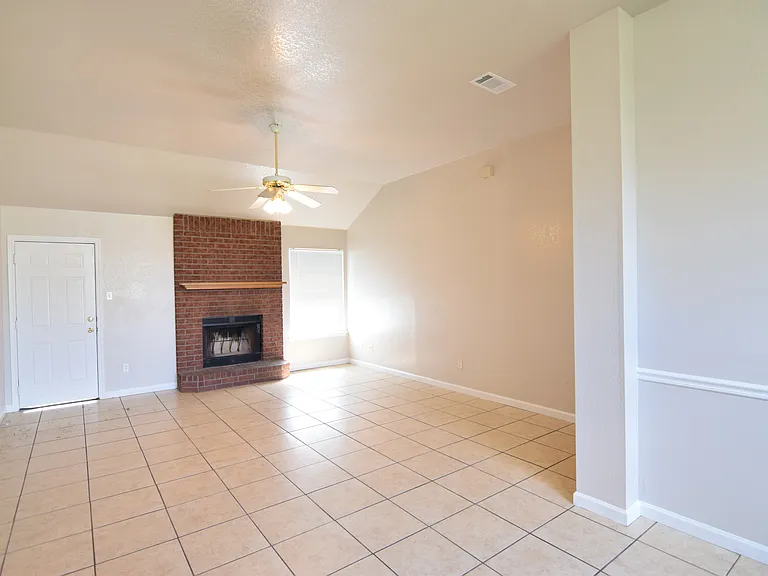 3817 Sawtooth Dr — Photo 9