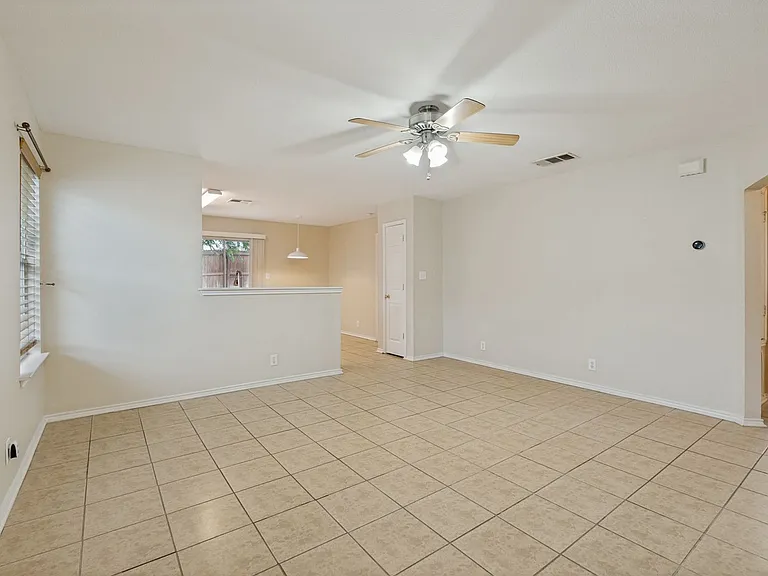 15918 Gino Park — Photo 8