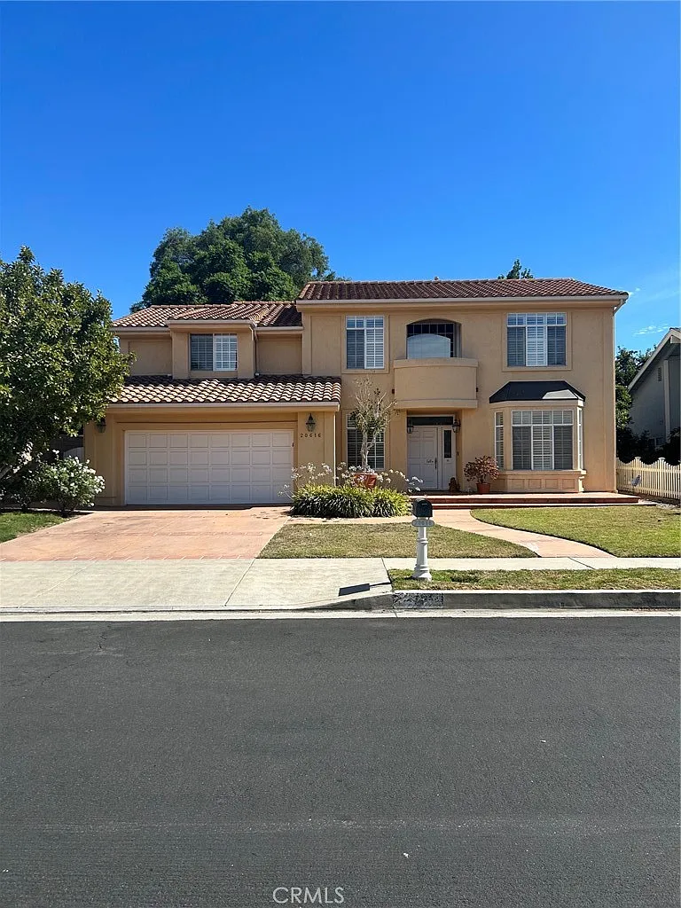 4 bed, 2428 sqft, $4,980 — Photo 2