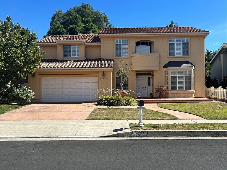 20616 Merridy St — Photo 2
