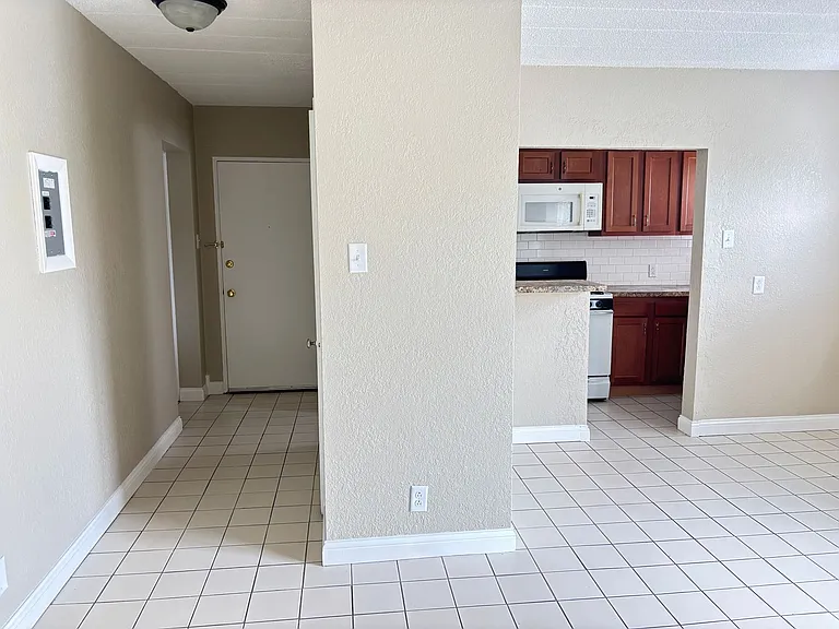 Hoagland Apartments — Photo 4