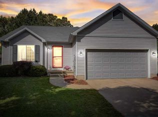 217 Vintage Ln, Cottage Grove, WI 53527