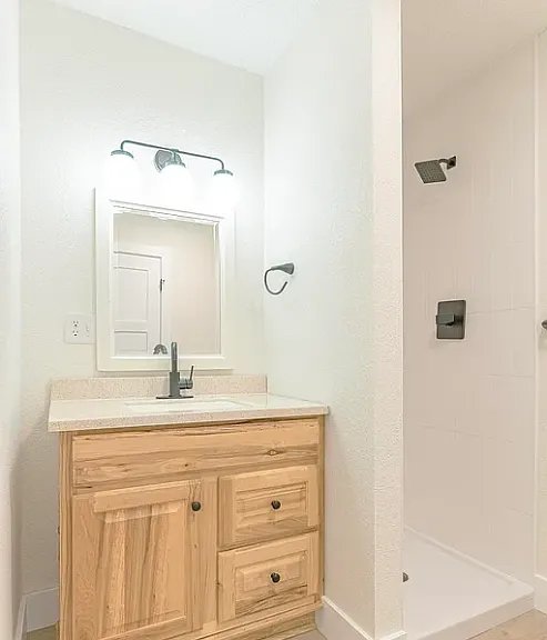 733 Roberta Dr — Photo 7