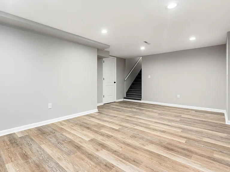 2652 Maplewood Dr — Photo 32