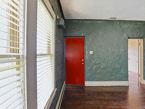 3rd image of 544 N Clinton St