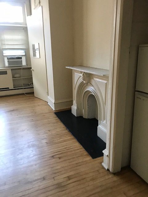 2nd image of 2206 Walnut St APT 2F