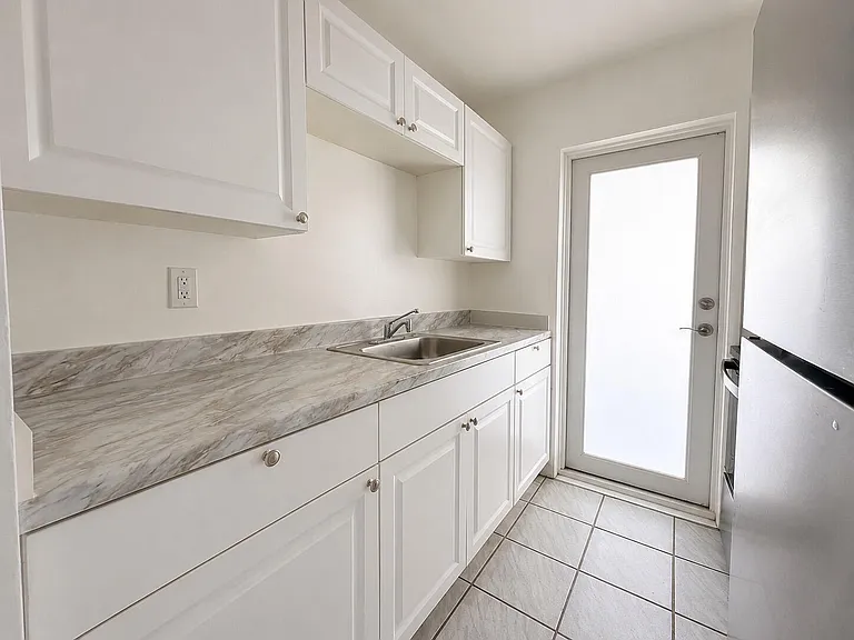 1857 Jefferson St #304 — Photo 6