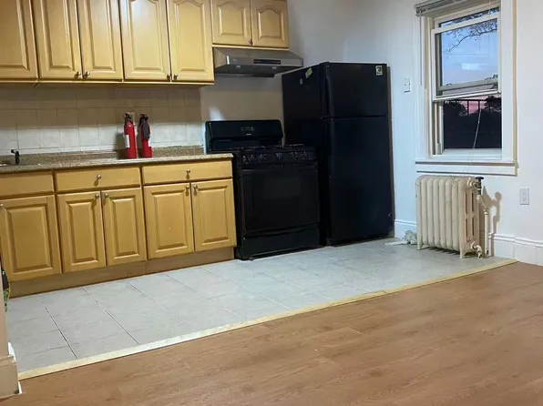 16219 Laburnum Ave #3, Flushing, NY 11358