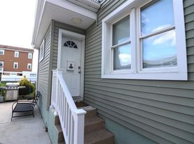 9208 Winchester Ave, Margate City, NJ