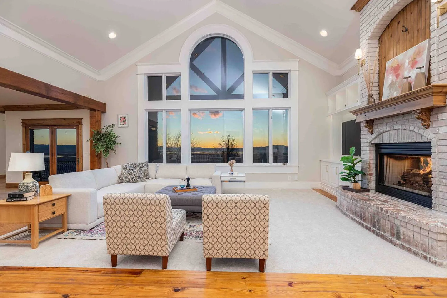 4 bed, 4.0 bath, 7405 sqft, $24,418 — Photo 1