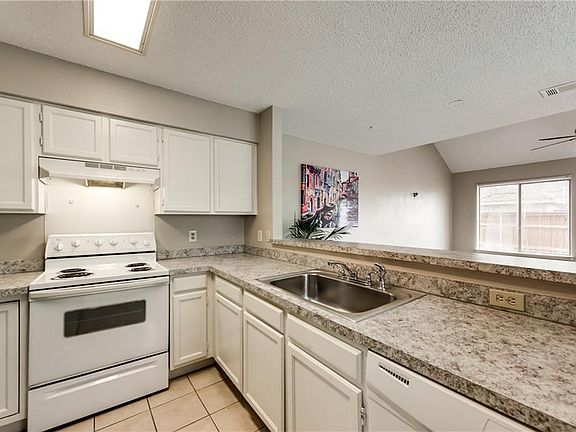 4th image of 922 Fairbanks Cir
