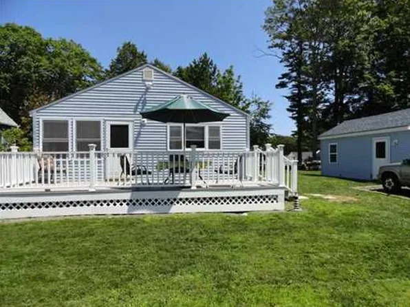 10 Oceanside Ave E, York, ME 03909