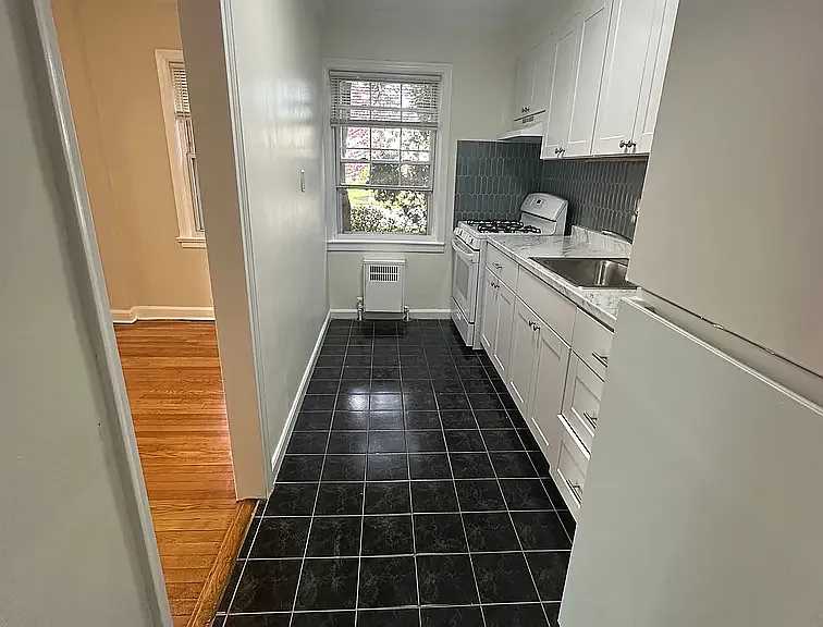 Millburn Ave — Photo 12