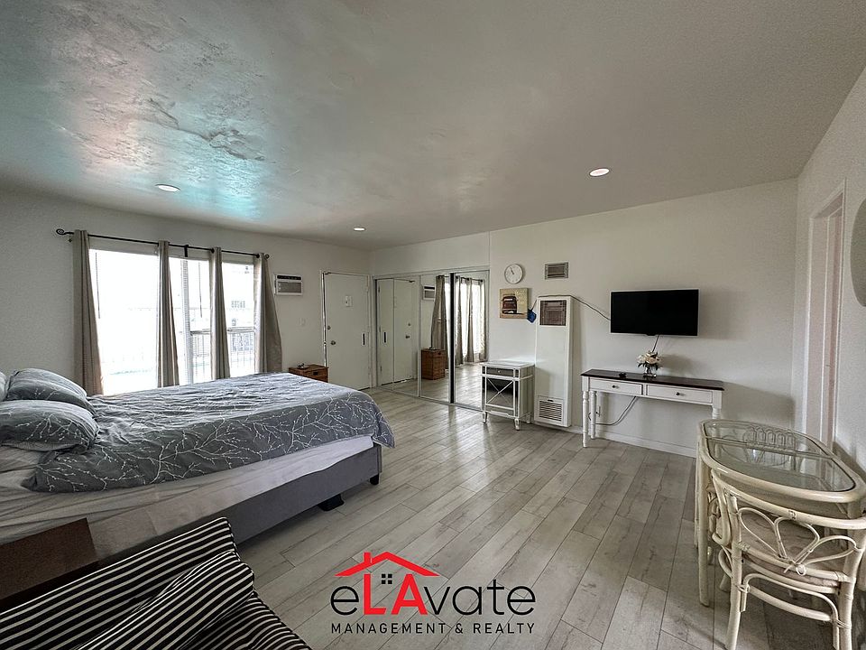 1st image of 240 S Doheny Dr #4dfc206e4