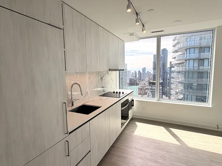 8 Wellesley St E #5910 — Photo 5