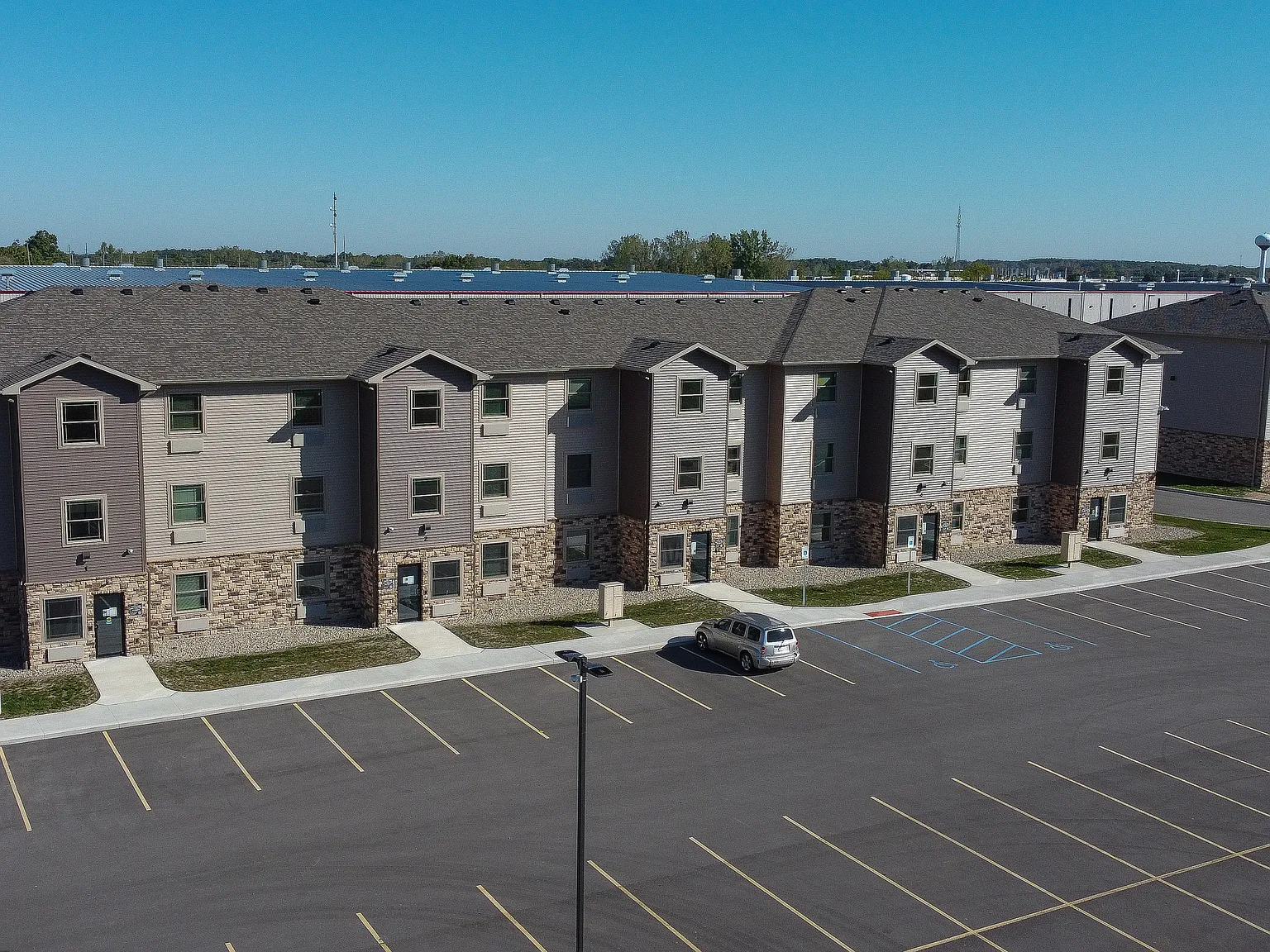 Crossroads Place Apartments — Photo 2