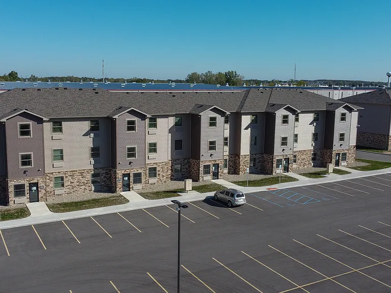 Crossroads Place Apartments — Photo 2