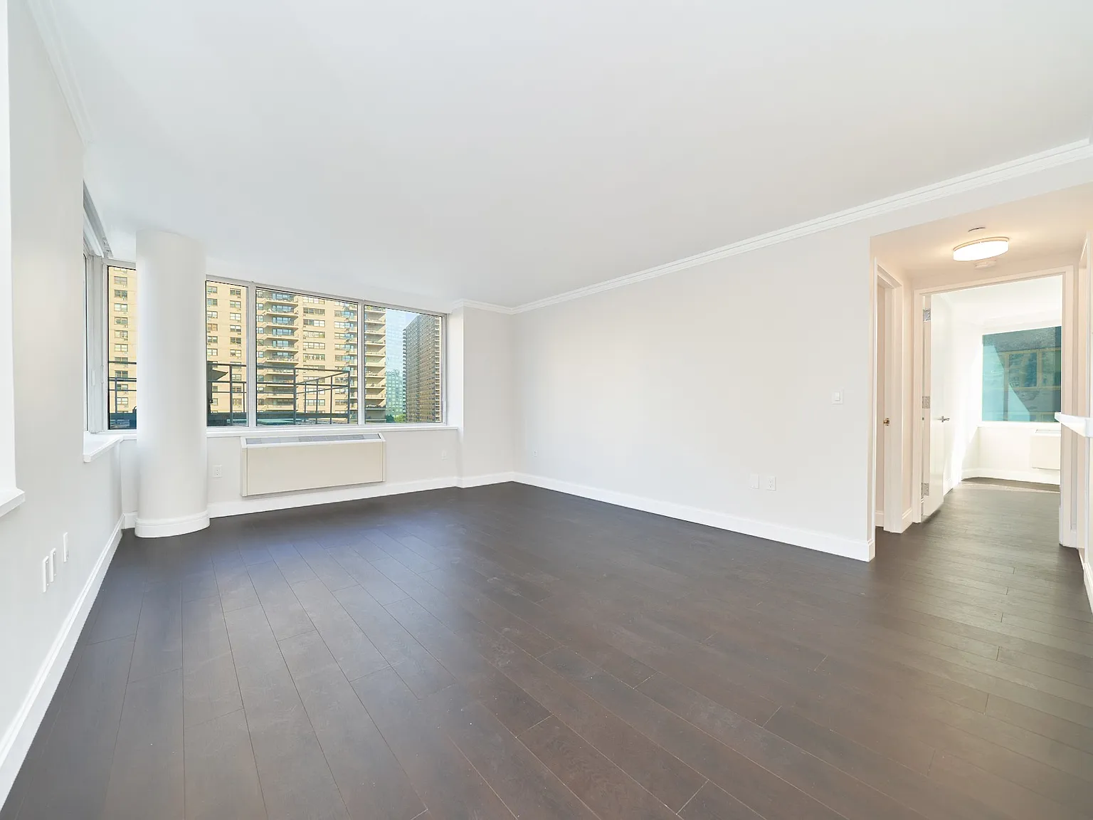 160 Riverside Boulevard — Photo 3