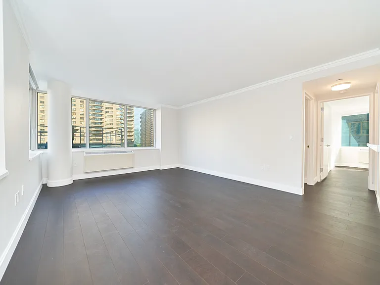 160 Riverside Blvd #11U — Photo 3