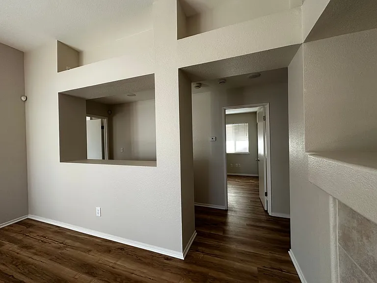 4901 Hillridge Way — Photo 7