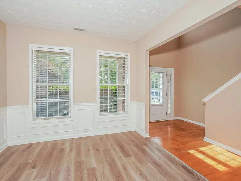 1000 Maple Leaf Dr — Photo 7