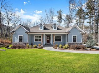 562 Yonah Lake Dr, Sautee Nacoochee, GA 30571