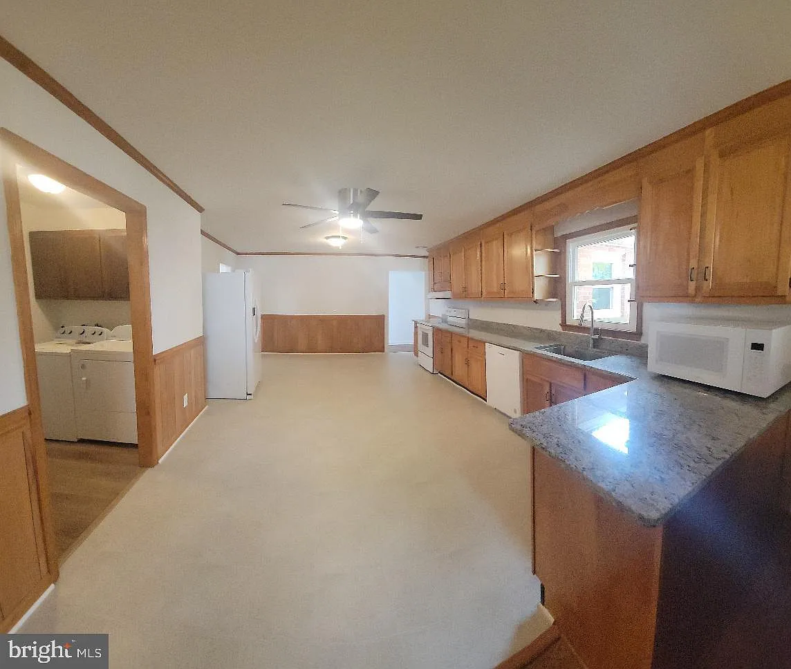3 bed, 1899 sqft, $2,450 — Photo 3