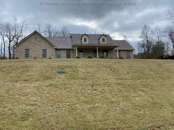 29 Trace Crk, Hamlin, WV 25523