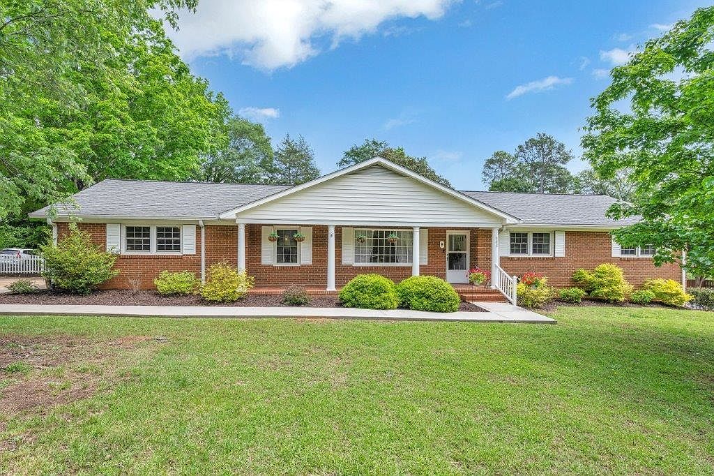 388 Lake Forest Dr, Spartanburg, SC 29307 Zillow