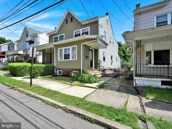 35 S Center St, Frackville, PA 17931