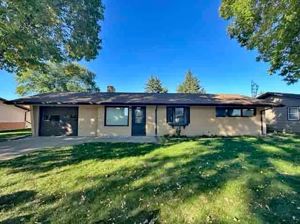 1921 Nome St, Broken Bow, NE 68822