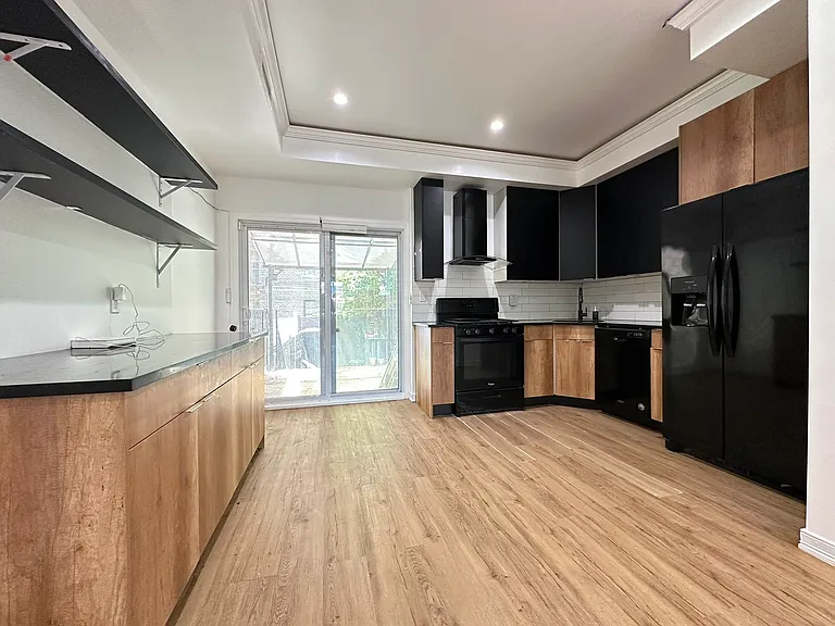 774 E 37th St #1 — Photo 6