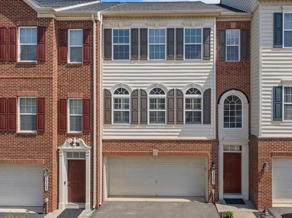 25263 Beach Pl, Chantilly, VA 20152