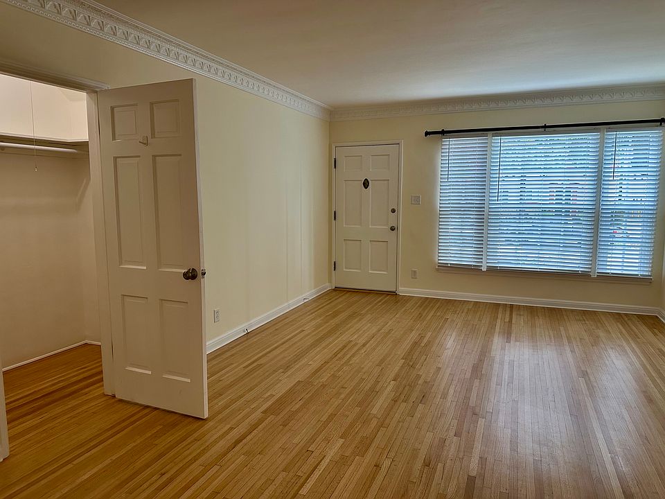 Living area - walk in closet