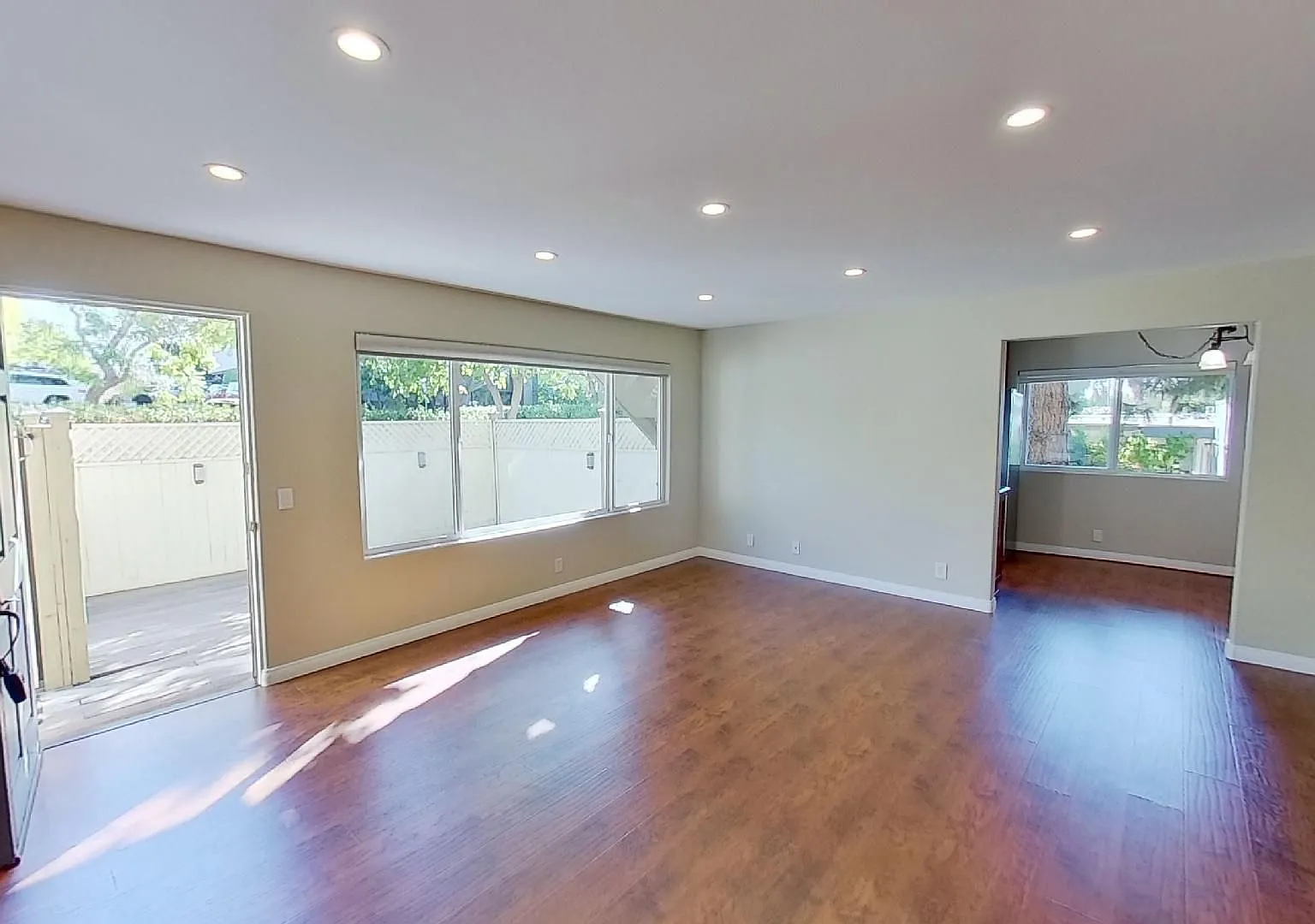 Spacious 2 Bed / 2 Bath Uptown Santa Barbara Condo - Laundry + pet friendly! — Photo 1