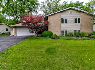6532 Mitchell Dr, Woodridge, IL 60517
