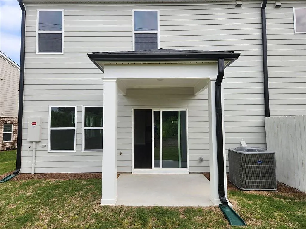 3 bed, 2.5 bath, 2680 sqft, $2,390 — Photo 4