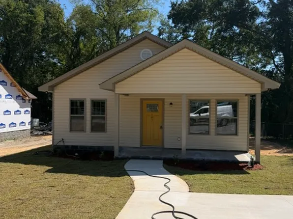 107 Doby St, Camden, SC 29020