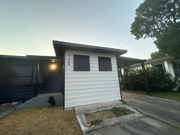 738 Lansdown Dr, Corpus Christi, TX 78412