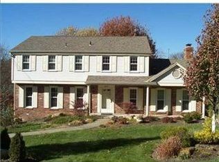 2656 Thorntree Dr, Pittsburgh, PA 15241