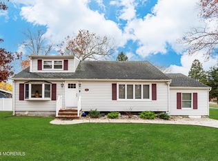 27 Oak Ridge Pkwy, Toms River, NJ 08755
