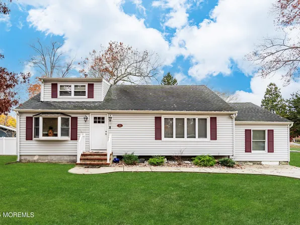 27 Oak Ridge Parkway, Toms River, NJ 08755