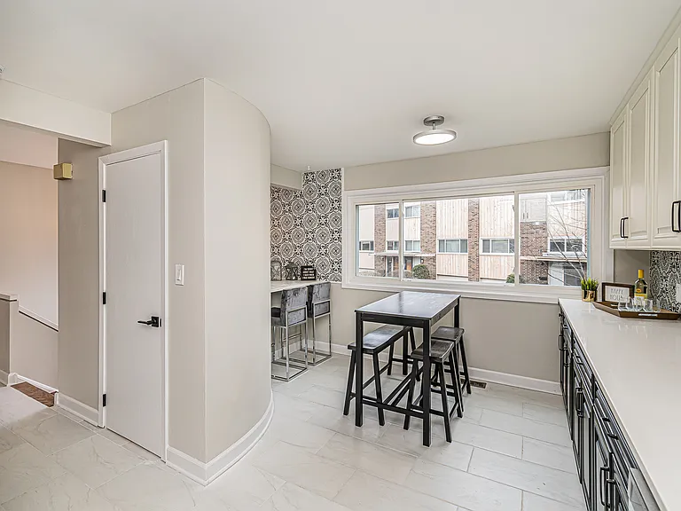 432 Skokie Blvd — Photo 14