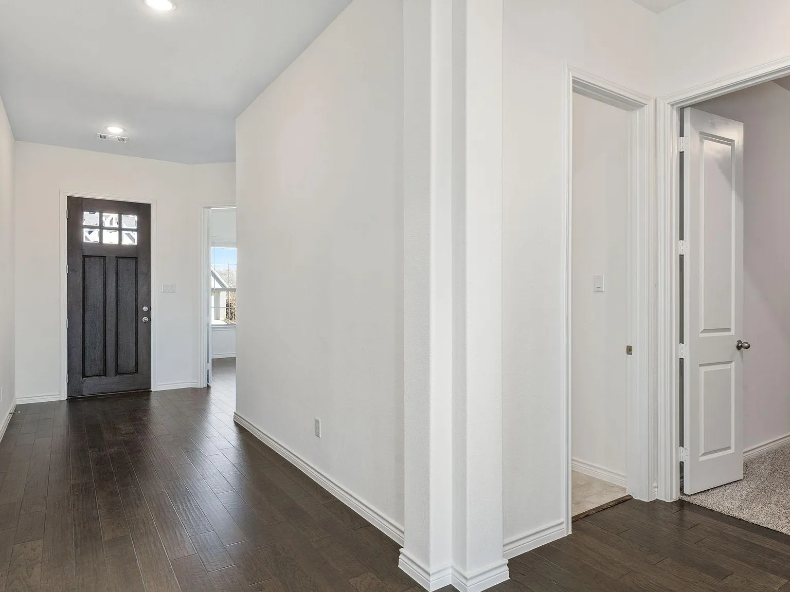 3 bed, 2.5 bath, 2612 sqft, $3,600 — Photo 2