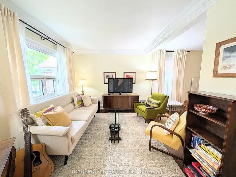 7 Costain Ave — Photo 5