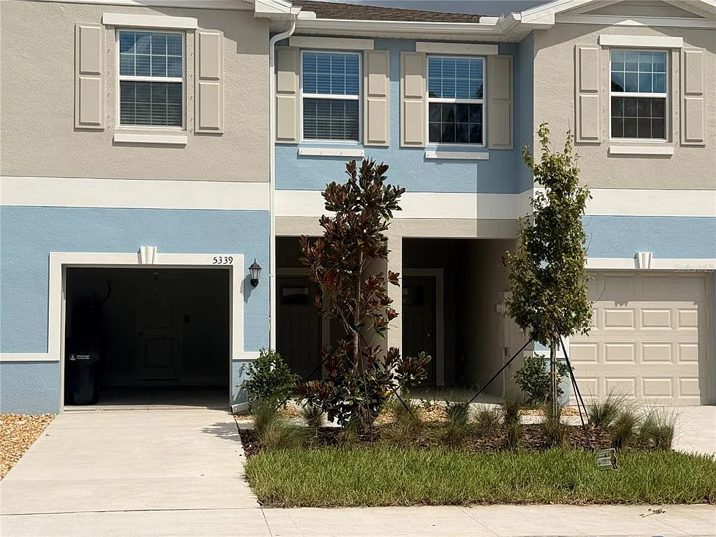 3 bed, 2.5 bath, 1634 sqft, $2,600 — Photo 3
