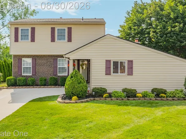 1667 Brentwood Dr, Wixom, MI 48393