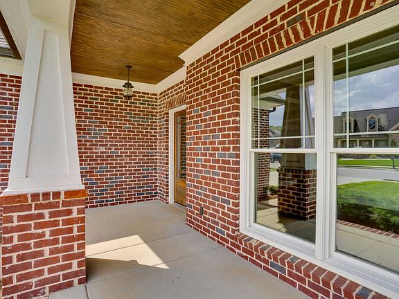 3rd image of 747 Deer Valley Dr