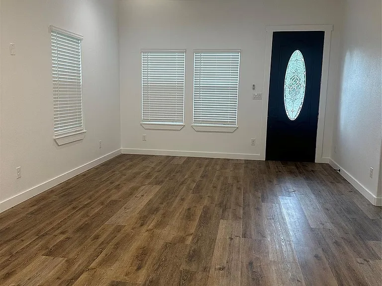 2715 Grafton Ave — Photo 4